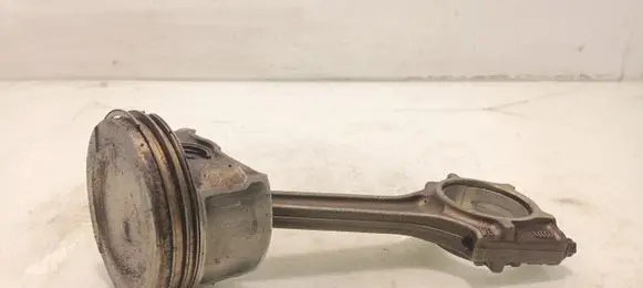 Volkswagen Golf Plus Piston 050G