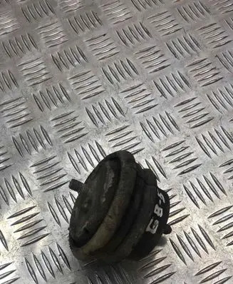 BMW 5 E39 Engine mount bracket