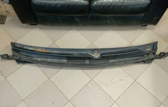 Chrysler Pacifica Wiper trim 68228471AE