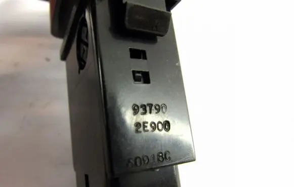Hyundai Tucson JM Hazard light switch 937902E900