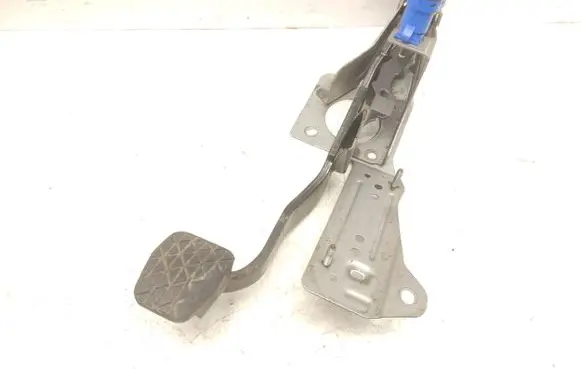 Mazda 5 Brake pedal CG15