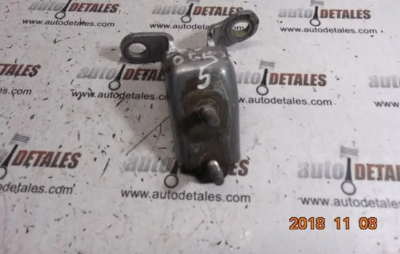 Honda CR-V Rear door lower hinge