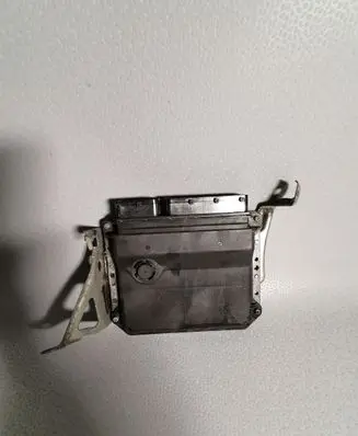 Toyota Avensis T270 Engine control unit/module 8966105F21 MB2759008620