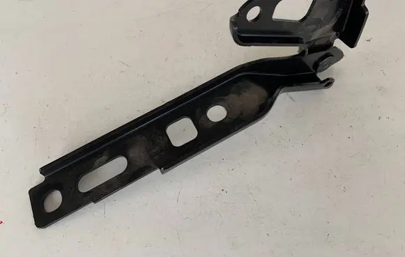 Audi Q7 4L Engine bonnet/hood hinges 4L0823301
