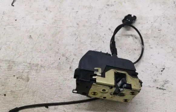 Renault Megane II Front door lock