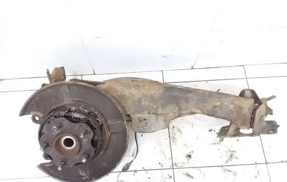 Rear wheel hub spindle/knuckle