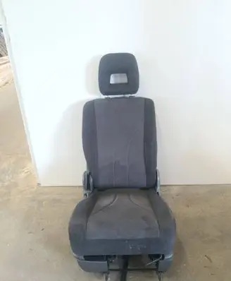 Mazda MPV II LW Rear seat