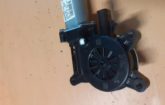 Chevrolet Malibu Front door window regulator motor 84261383