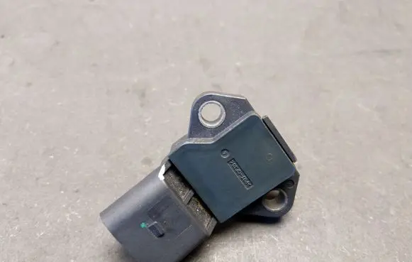 Volkswagen Golf VII Air pressure sensor 04C906051