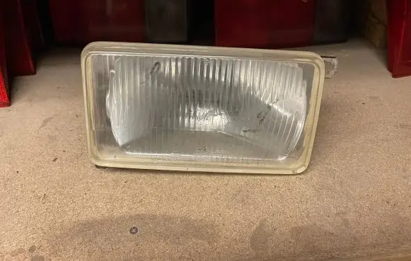 Volkswagen Jetta I Headlight/headlamp 301122932 24547R7