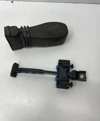 Audi A5 8T 8F Rear door check strap stopper 8T8839267A