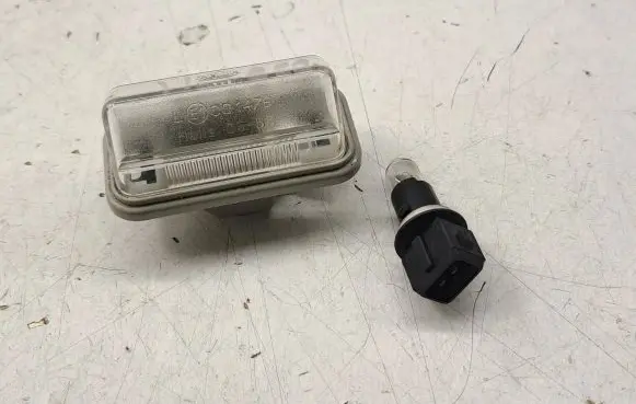 Toyota Avensis T250 Number plate light 8127005042