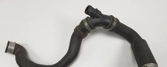 Mercedes-Benz C W203 Engine coolant pipe/hose 2035015582
