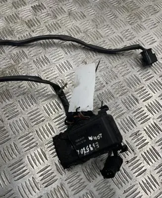 BMW 5 E39 Coolant fan relay 67326921354
