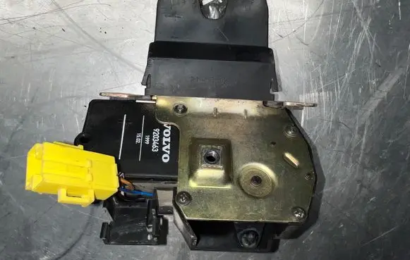 Volvo S80 Tailgate/trunk/boot lock/catch/latch 6030 PA6GF2596