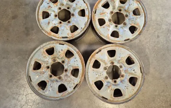 Toyota Hilux (AN10, AN20, AN30) R16 steel rim 