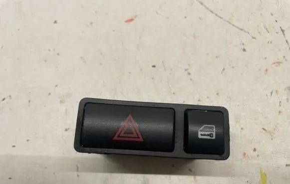 BMW 3 E46 Hazard light switch 8368920