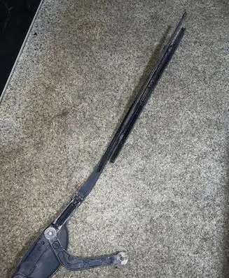 BMW 5 E39 Windshield/front glass wiper blade 61618209880