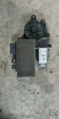 Citroen C4 I Picasso Front door window regulator motor 9682495580