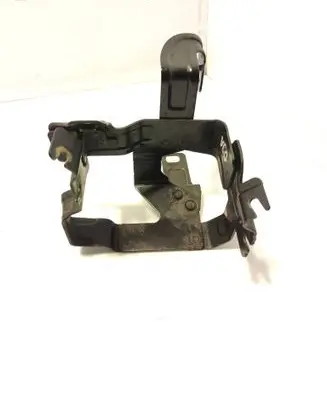 Volvo V60 Power steering pump mounting bracket 31429295 A0046536 C6S4B