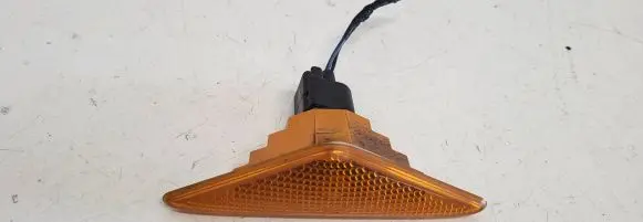 Ford Mondeo Mk III Front fender indicator light 1S7113K309AD