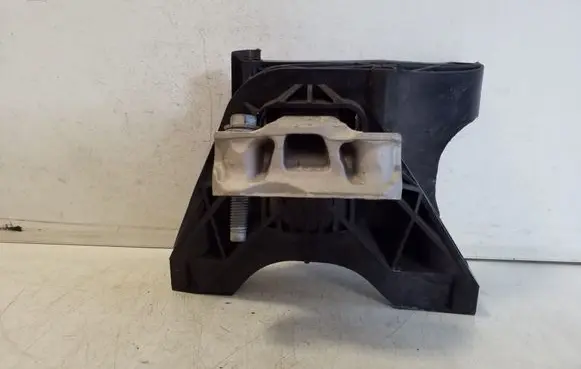Engine mount bracket