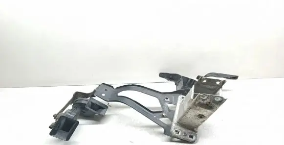Front bumper mounting bracket