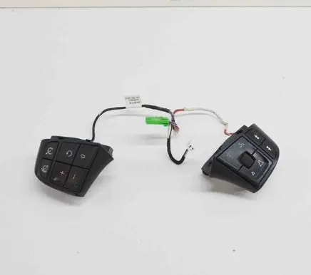 Steering wheel buttons/switches