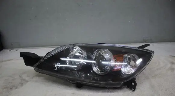 Mazda 3 III Headlight/headlamp