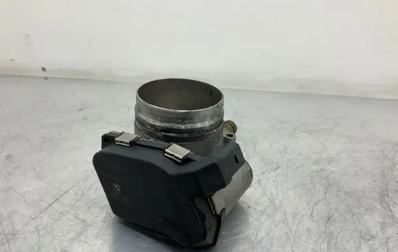 BMW 5 E60 E61 Throttle valve 7556119 0280700956 A2C53179105