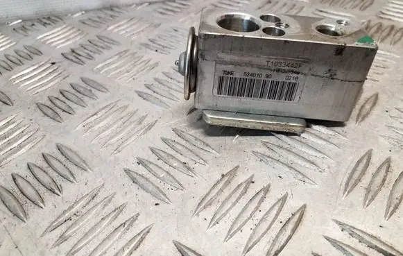 Renault Trafic III (X82) Air conditioning (A/C) expansion valve T1033442F