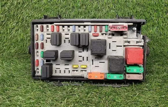 Opel Corsa D Power management control unit 13217387 13217387EA