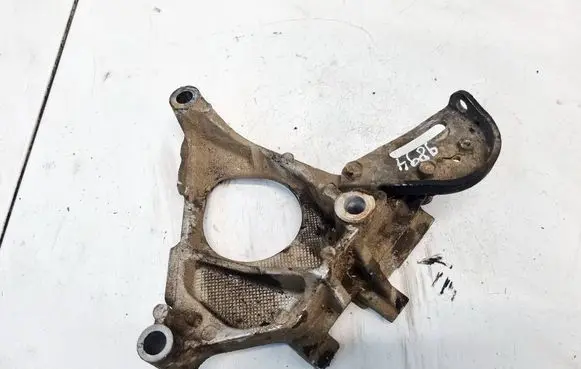Nissan X-Trail T30 Engine mounting bracket