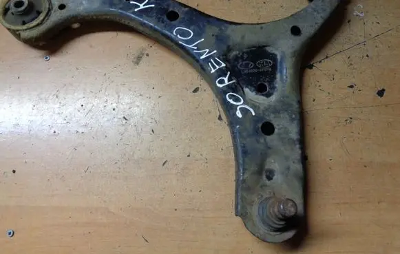 KIA Sorento Front lower control arm/wishbone LH545002P000