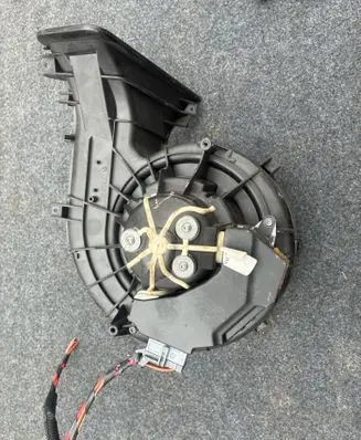 Opel Vectra C Heater fan/blower 985852T