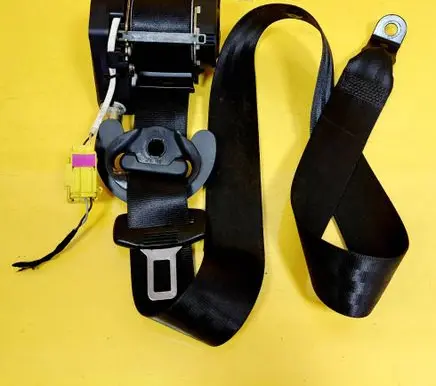 Volkswagen Touran I Front seatbelt 040502