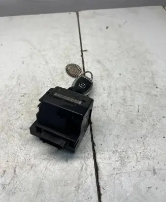 Mercedes-Benz C W203 Ignition lock 2095450908 33002410 33002409