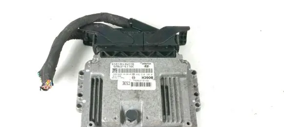 Hyundai Santa Fe Engine control unit/module ECU 0281013584 39113-27825