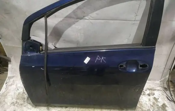 Toyota Yaris Front door MELYNOS