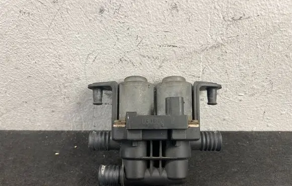 BMW 5 E39 Coolant heater control valve 8374995