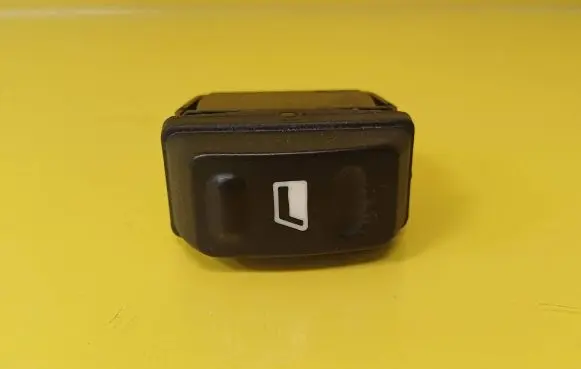 Citroen Xsara Picasso Electric window control switch 22681
