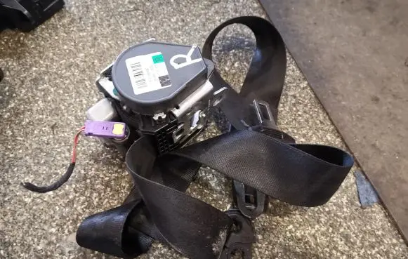 Audi A6 S6 C6 4F Front seatbelt