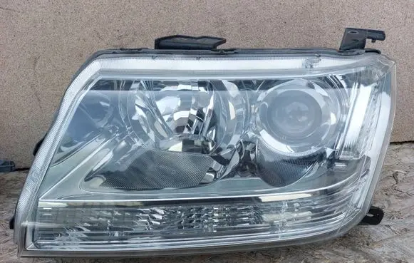 Suzuki Grand Vitara II Headlight/headlamp 10059079