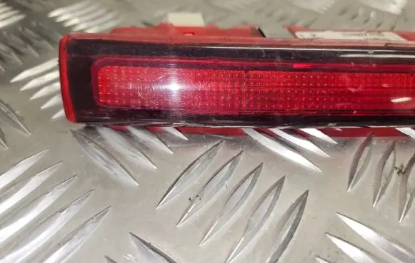 Third/center stoplight