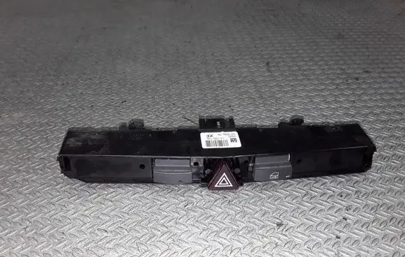 Opel Astra H Hazard light switch 13100105