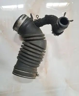 Toyota Avensis T270 Turbo air intake inlet pipe/hose 178810R020