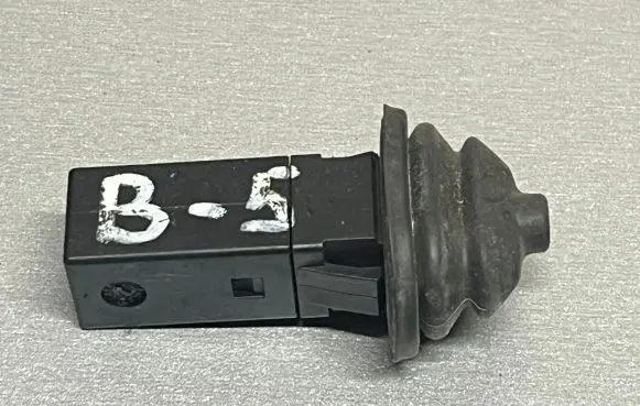 BMW 3 E90 E91 Fuel tank opening switch 82289392 PETLGF45