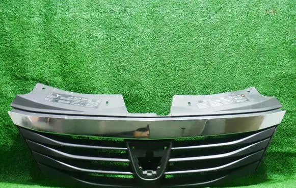 Dacia Logan I Front bumper upper radiator grill 8200748240
