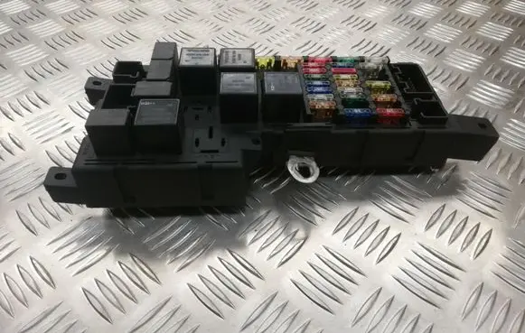 Volvo S60 Fuse module 518787205