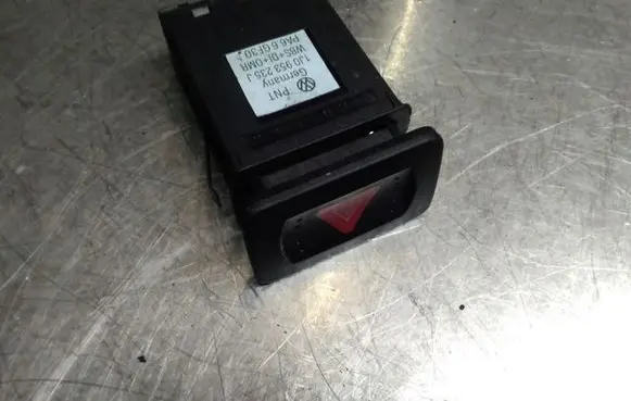 Volkswagen Golf IV Hazard light switch 1J0953235J